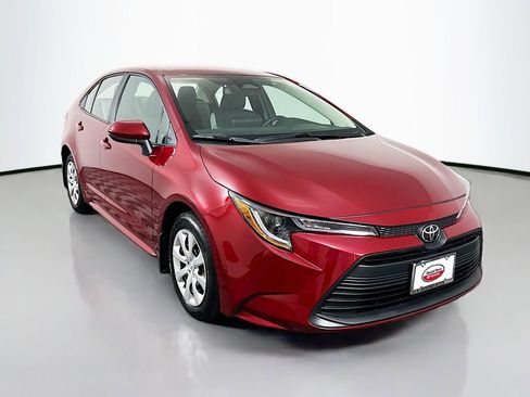 Used 2025 Toyota Corolla LE image 3