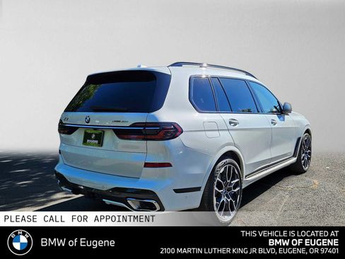 Used 2024 BMW X7 xDrive40i w/ M Sport Package AWD/4WD image 3