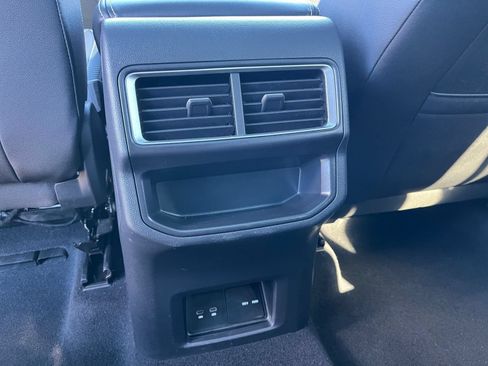 Used 2026 Volkswagen Atlas Cross Sport SE FWD image 20