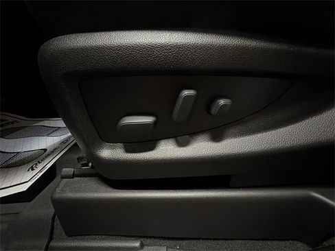 Used 2019 GMC Yukon SLE w/ SLE Value Package image 12