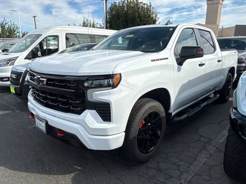 Used 2023 Chevrolet Silverado 1500 RST w/ Redline Edition AWD/4WD image 2