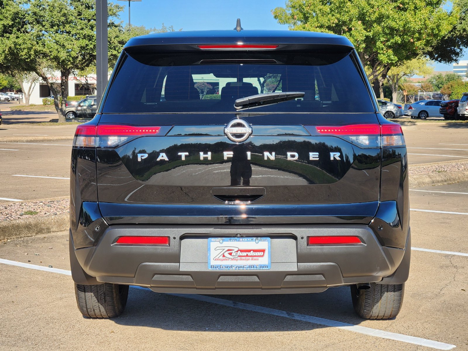 Used 2024 Nissan Pathfinder S FWD image 5