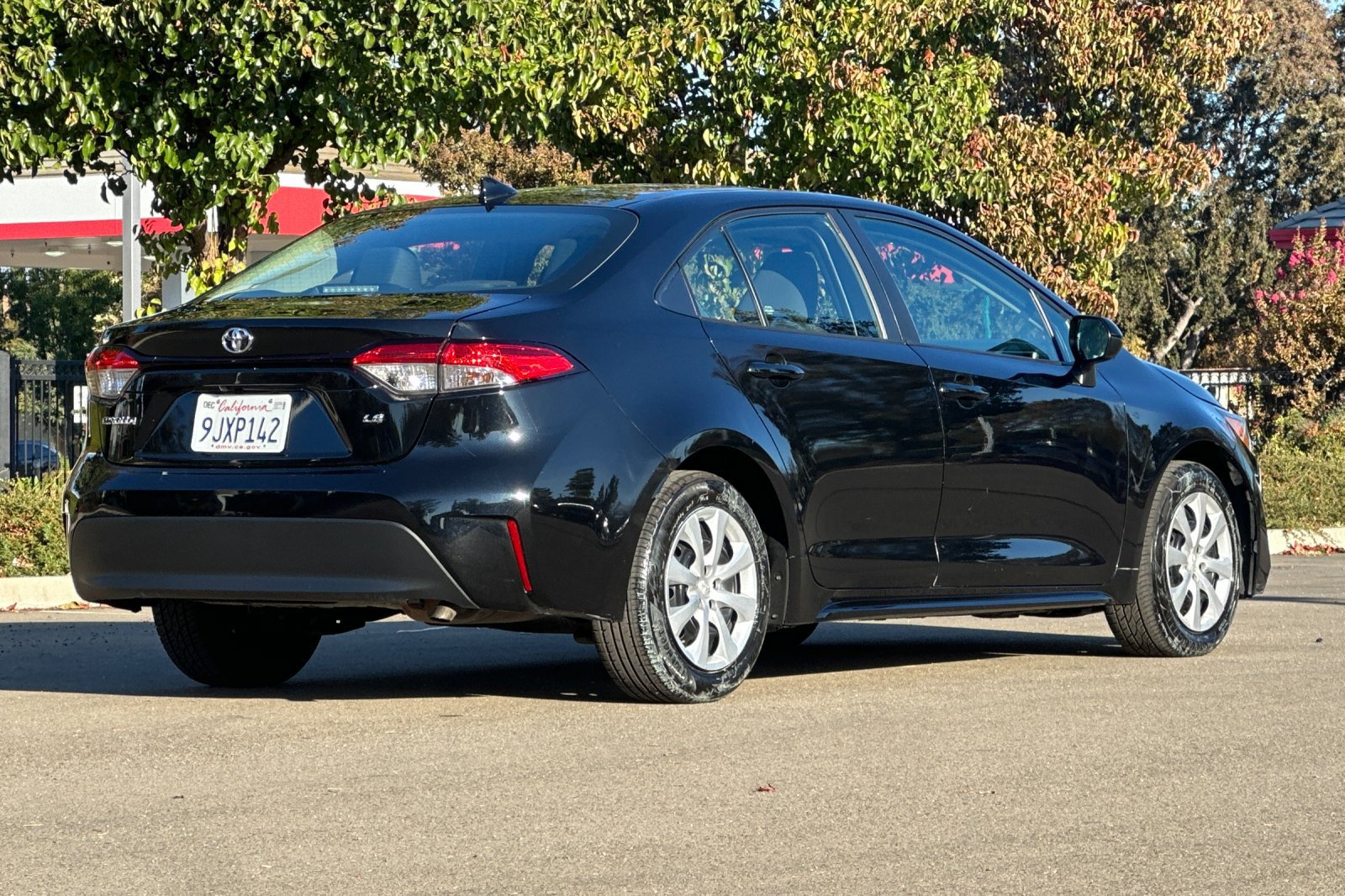 Used 2024 Toyota Corolla LE FWD image 4