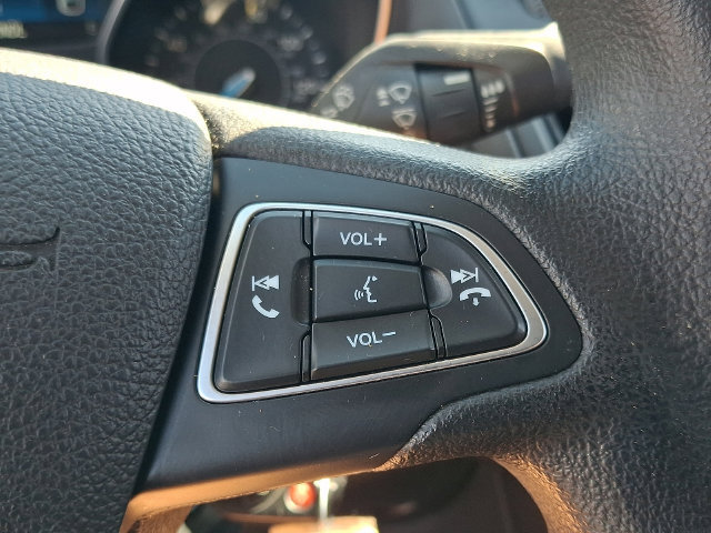 Used 2018 Ford Focus SE w/ SE Appearance Package FWD image 21