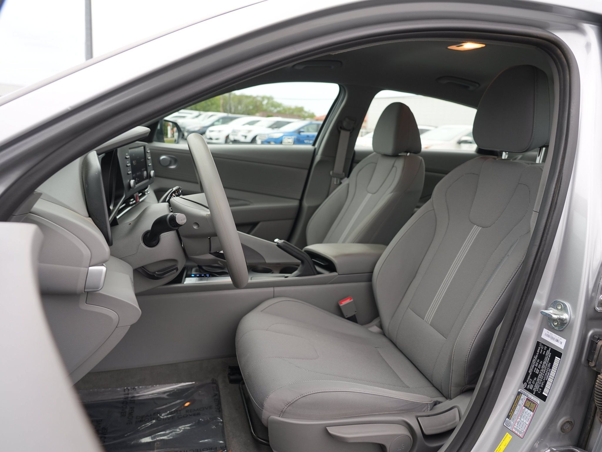 Used 2021 Hyundai Elantra SE FWD image 13