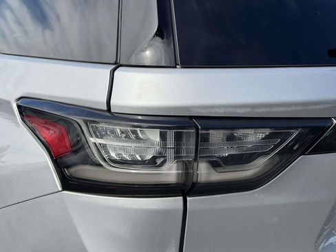 Used 2020 Chevrolet Traverse Premier w/ Redline Edition AWD/4WD image 11