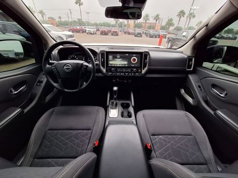 Used 2025 Nissan Frontier SV RWD image 13