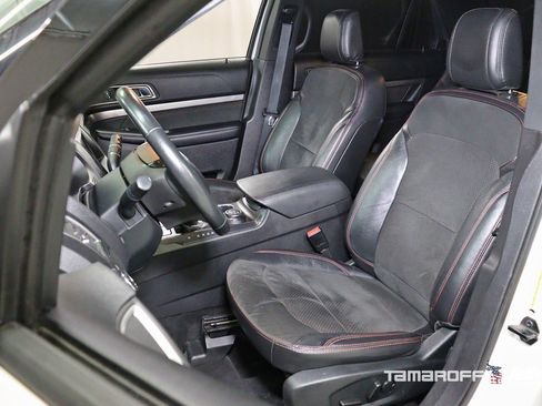 Used 2019 Ford Explorer XLT w/ Equipment Group 202A image 3