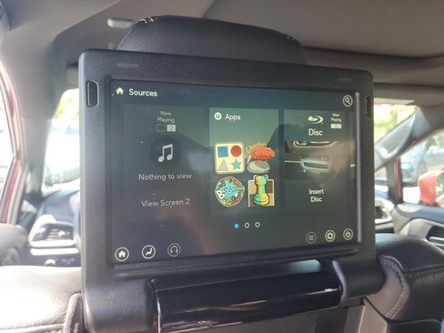Used 2021 Chrysler Pacifica Touring-L w/ Uconnect Theater Family Group AWD/4WD image 13