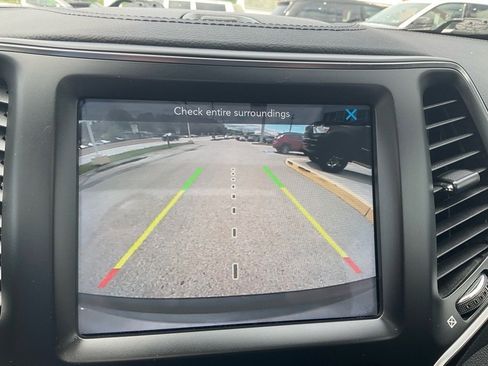 Used 2021 Jeep Cherokee Latitude Lux 80th Anniv w/ Quick Order Package 26U 80TH image 9