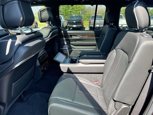 Used 2023 Jeep Grand Wagoneer Series II image 24