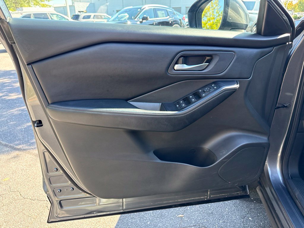 Used 2024 Nissan Rogue SV AWD/4WD image 15