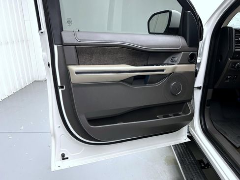 Used 2021 Ford Expedition Limited AWD/4WD image 9