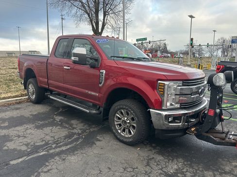 Used 2018 Ford F350 Lariat w/ Chrome Package image 5