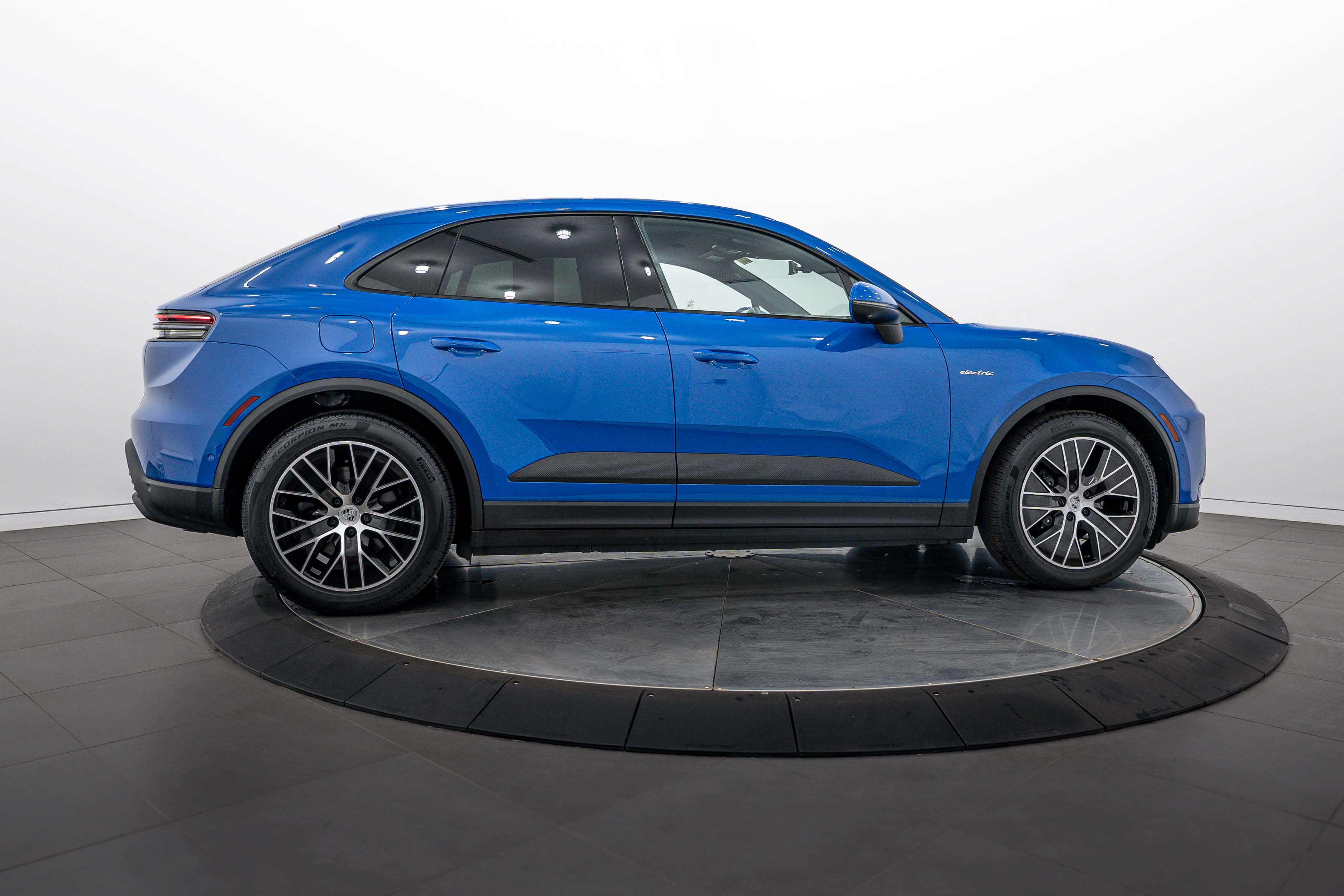 Certified 2026 Porsche Macan 4 Electric AWD/4WD image 8