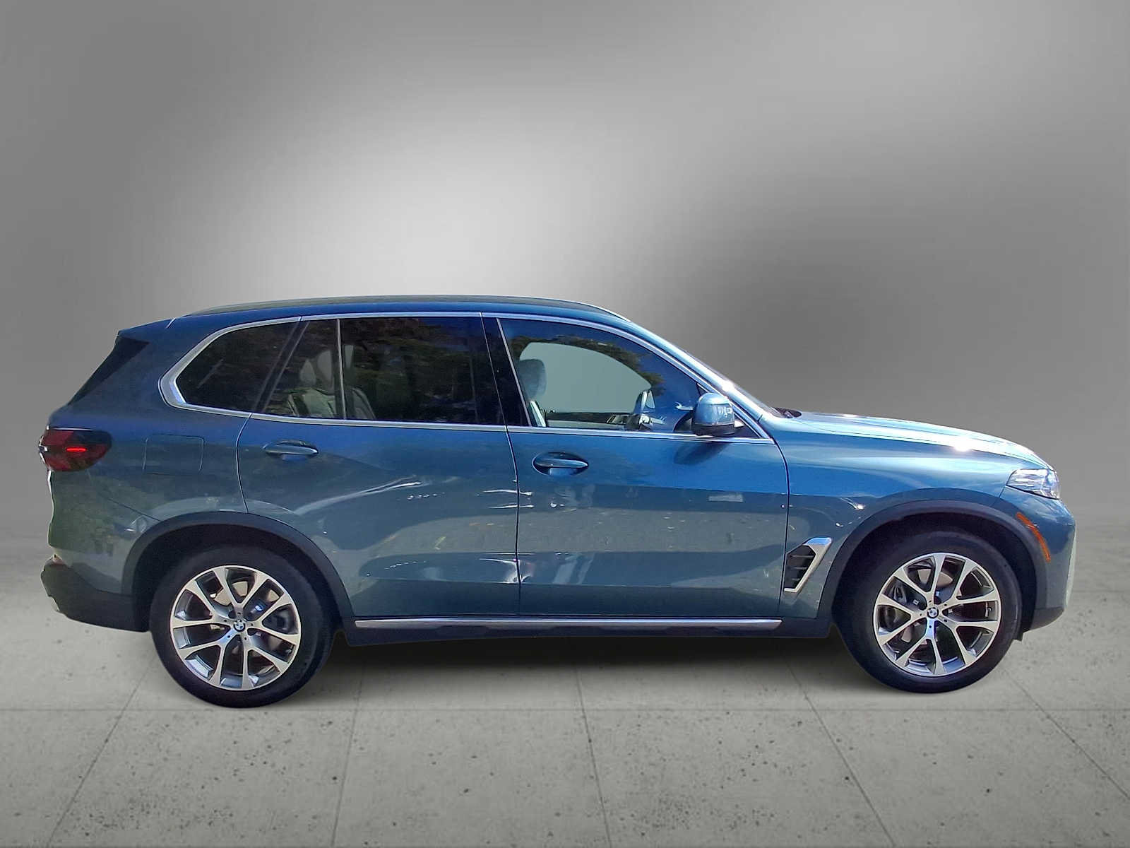 Used 2024 BMW X5 xDrive40i w/ Premium Package AWD/4WD image 9