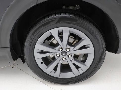 Used 2022 Ford Explorer XLT w/ Equipment Group 202A image 9