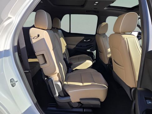 Used 2023 Chevrolet Traverse Premier image 20