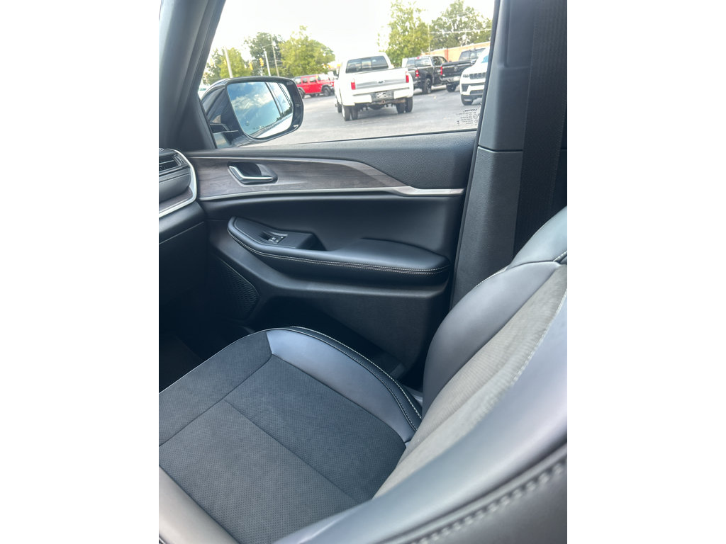 New 2027 Jeep Grand Cherokee Altitude AWD/4WD image 11