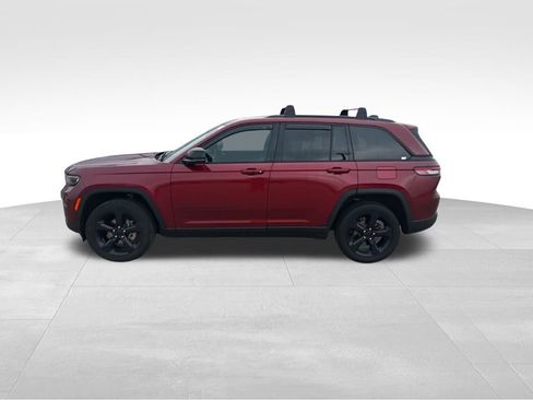 Used 2023 Jeep Grand Cherokee Altitude image 11