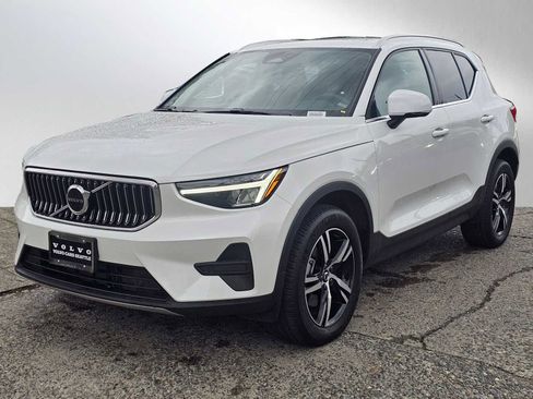 Certified 2025 Volvo XC40 B5 Core w/ Protection Package Premier image 7