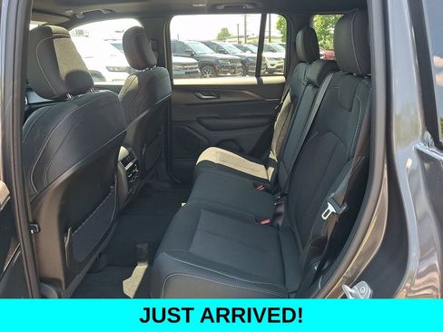 Used 2025 Jeep Grand Cherokee Laredo X w/ Luxury Tech Group I AWD/4WD image 10