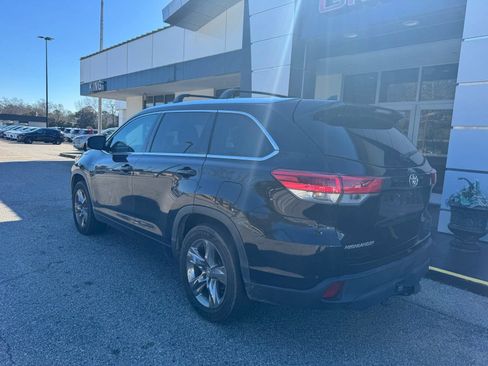 Used 2019 Toyota Highlander Limited Platinum image 3