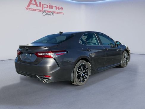 Used 2020 Toyota Camry SE image 5