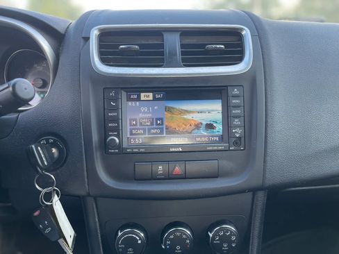 Used 2011 Dodge Avenger image 18