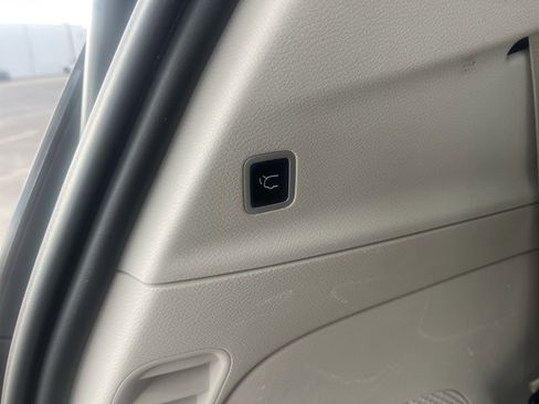 Used 2022 Chrysler Pacifica Limited FWD image 24