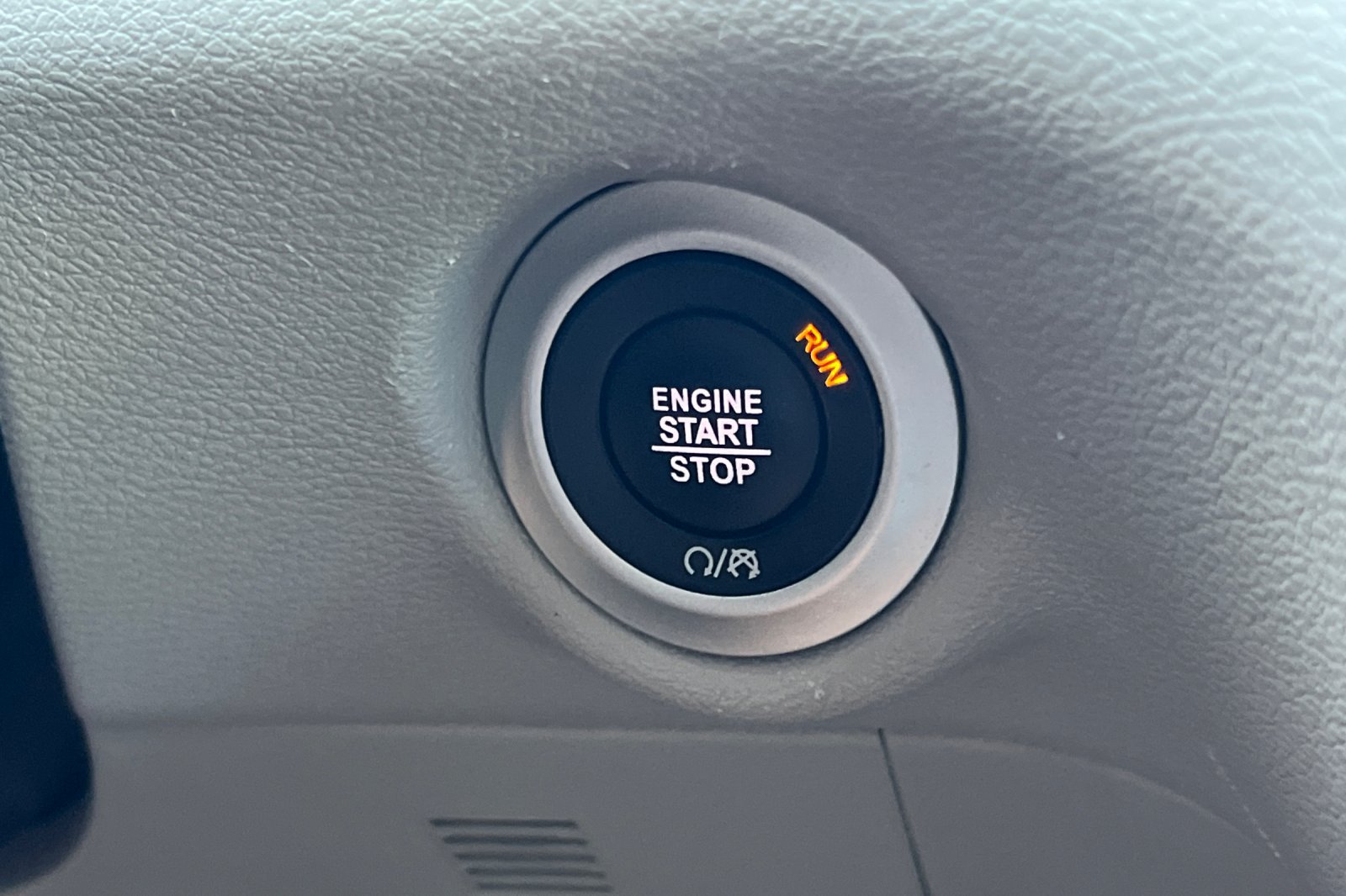 Used 2024 Chrysler Pacifica Touring-L FWD image 32