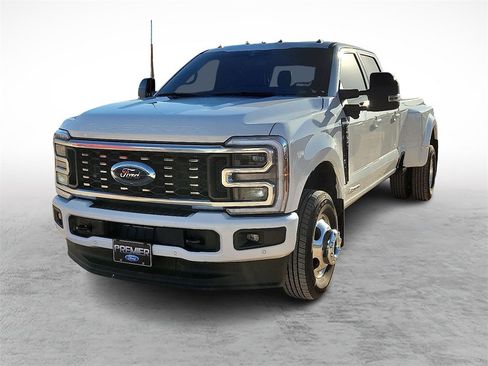 Used 2025 Ford F350 Platinum image 4