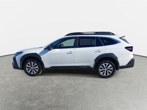 Used 2023 Subaru Outback Premium image 8