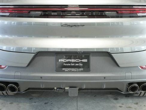 Certified 2025 Porsche Cayenne AWD/4WD image 40