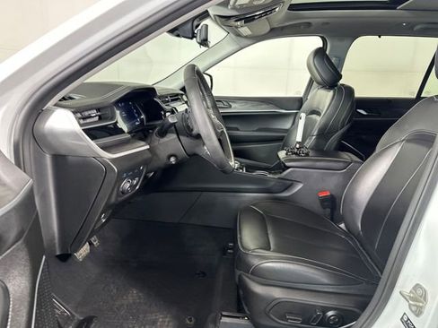 Used 2023 Jeep Grand Cherokee 30th Anniversary image 11