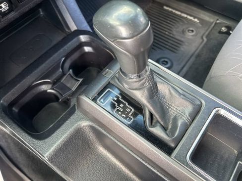 Used 2018 Toyota Tacoma TRD Sport AWD/4WD image 36