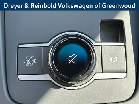 New 2025 Volkswagen Tiguan SE image 22