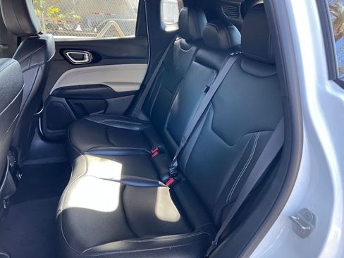 Used 2025 Jeep Compass Limited image 34