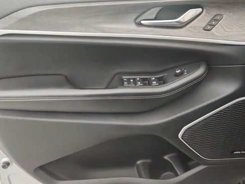 Used 2022 Jeep Grand Cherokee L Limited AWD/4WD image 24