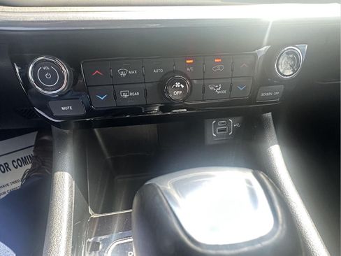 Used 2025 Jeep Compass Limited AWD/4WD image 25