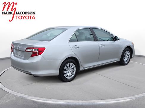 Used 2012 Toyota Camry LE image 7