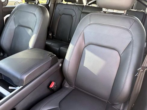 New 2026 Land Rover Defender 110 X-Dynamic SE AWD/4WD image 16