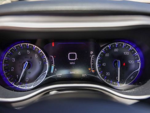 Used 2025 Chrysler Pacifica Select FWD image 14