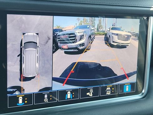 Used 2021 GMC Yukon Denali w/ Denali Premium Package image 14