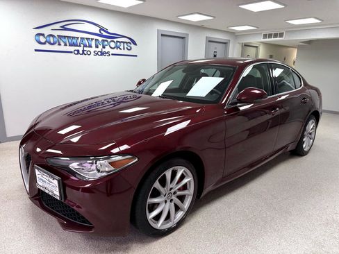 Used 2018 Alfa Romeo Giulia AWD image 2