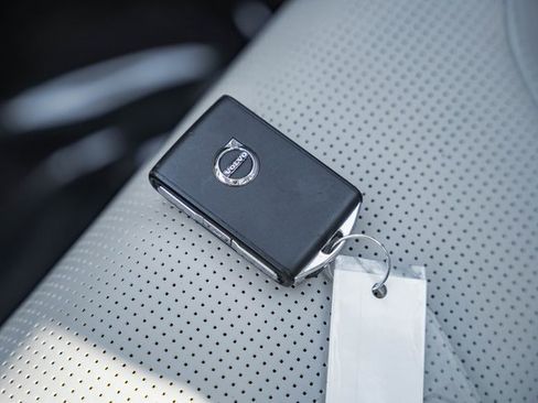 Certified 2022 Volvo XC60 B6 Inscription w/ Advanced Package image 39