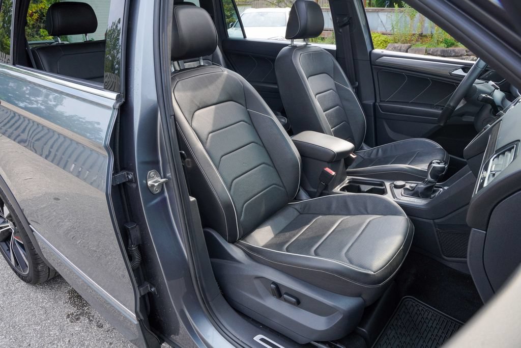 Used 2022 Volkswagen Tiguan SEL R-Line AWD/4WD image 39