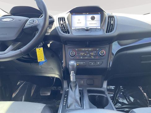 Used 2018 Ford Escape SE w/ SE Sport Appearance Package FWD image 17