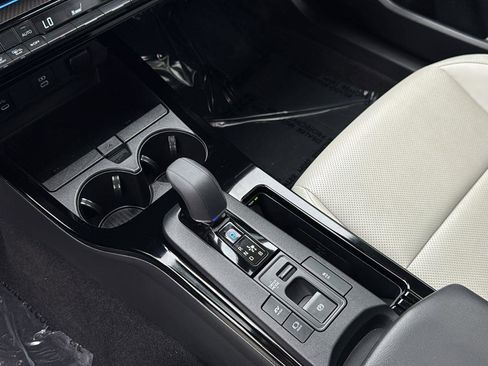 Used 2025 Toyota Prius XLE image 21