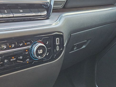 Used 2025 GMC Sierra 1500 SLT image 17